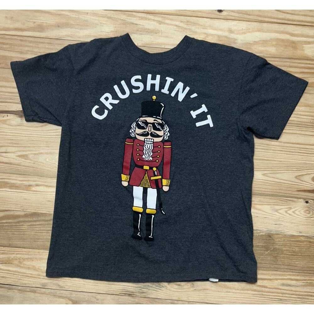 Mad Engine Gray T-Shirt Nutcracker with Sunglasses "Crushin' It" Sz XL Youth.